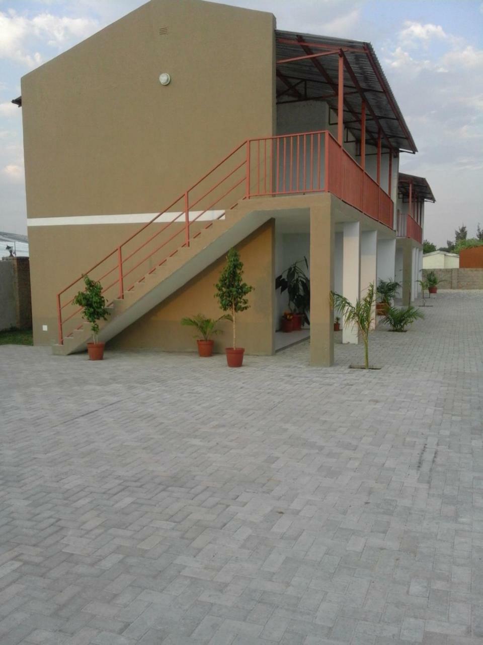 Millenium Guest House Rundu Exterior photo